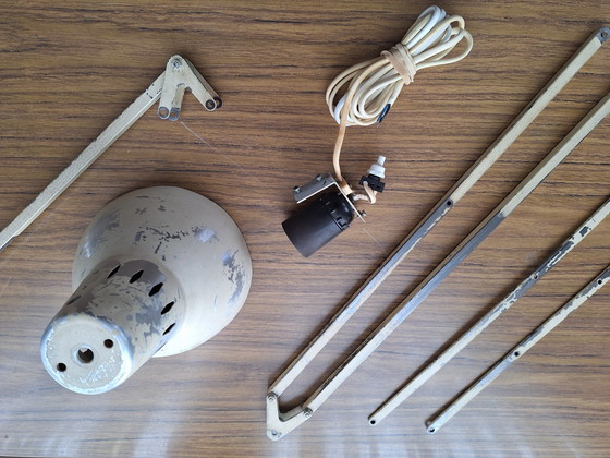 Image 1 of Zweedse Vintage Industriële Architectenlamp Lsa A101 Extra 01. Zandkleurige Bureaulamp Met Klem 1960