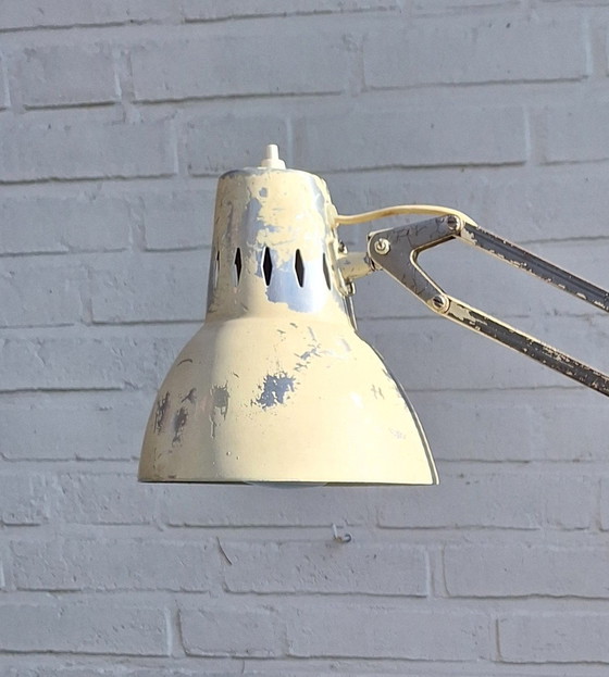 Image 1 of Zweedse Vintage Industriële Architectenlamp Lsa A101 Extra 01. Zandkleurige Bureaulamp Met Klem 1960