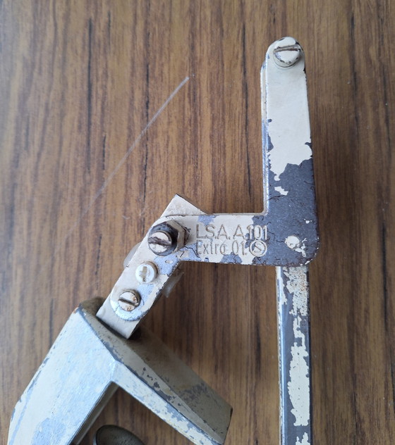 Image 1 of Zweedse Vintage Industriële Architectenlamp Lsa A101 Extra 01. Zandkleurige Bureaulamp Met Klem 1960