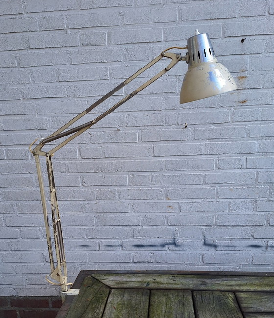 Image 1 of Zweedse Vintage Industriële Architectenlamp Lsa A101 Extra 01. Zandkleurige Bureaulamp Met Klem 1960