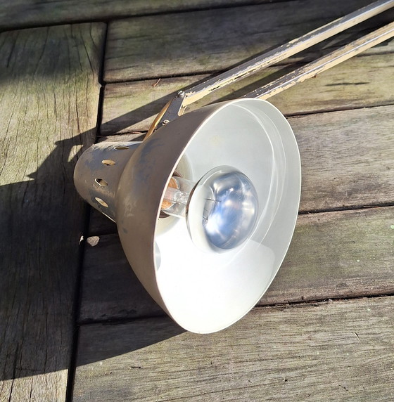 Image 1 of Zweedse Vintage Industriële Architectenlamp Lsa A101 Extra 01. Zandkleurige Bureaulamp Met Klem 1960