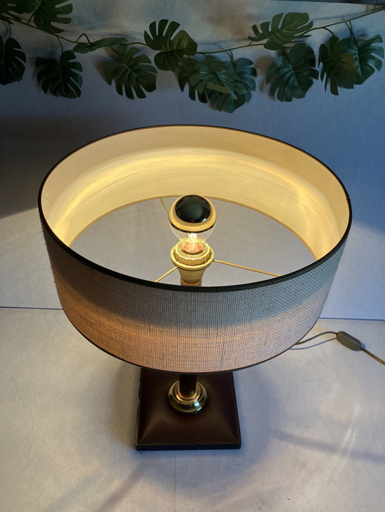 Image 1 of Vintage Leren Tafellamp Met Ronde Kap, Goud Kleur. 