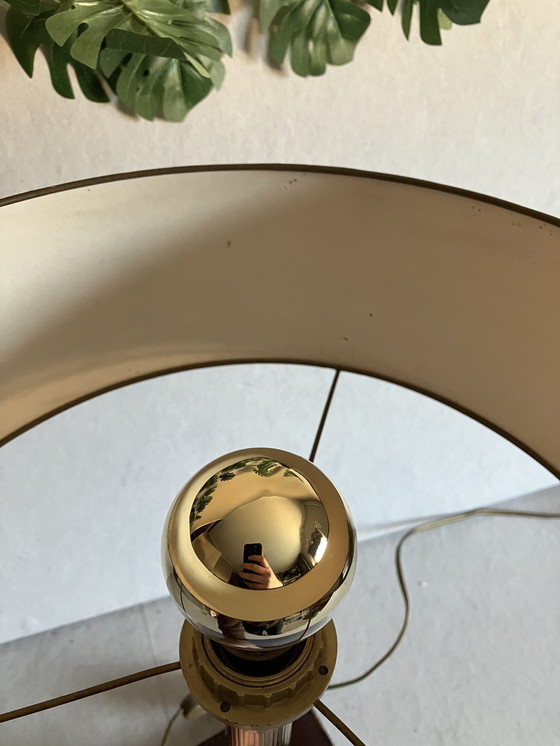 Image 1 of Vintage Leren Tafellamp Met Ronde Kap, Goud Kleur. 