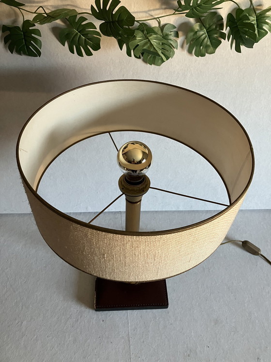 Image 1 of Vintage Leren Tafellamp Met Ronde Kap, Goud Kleur. 