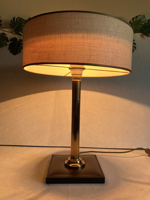 Vintage Leren Tafellamp Met Ronde Kap, Goud Kleur. 