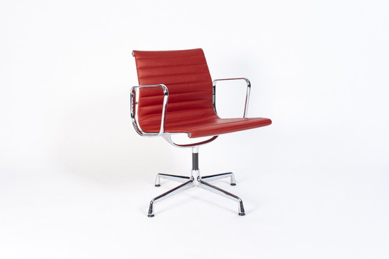 Image 1 of 4x Vitra ea108 rood leder Chroom