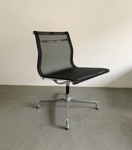 Ea107 Eames Stoel Voor Vitra