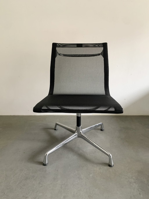 Ea107 Eames Stoel Voor Vitra