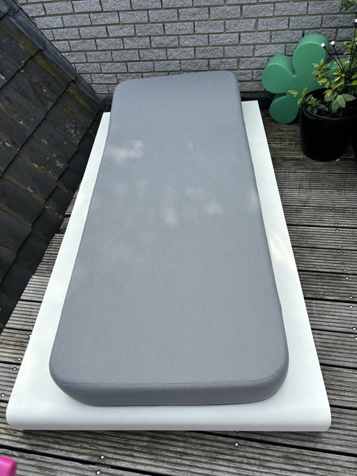 Mr Blue Sky Daybed With Floating Matras