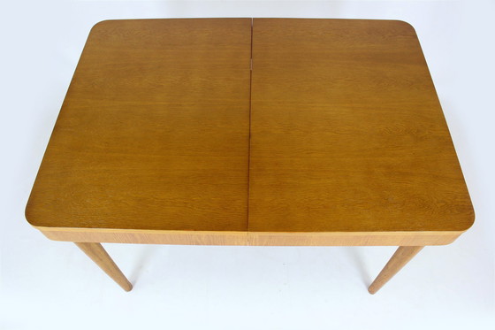 Image 1 of Gerestaureerde eikenhouten uitschuifbare eettafel van Jindřich Halabala, 1950S