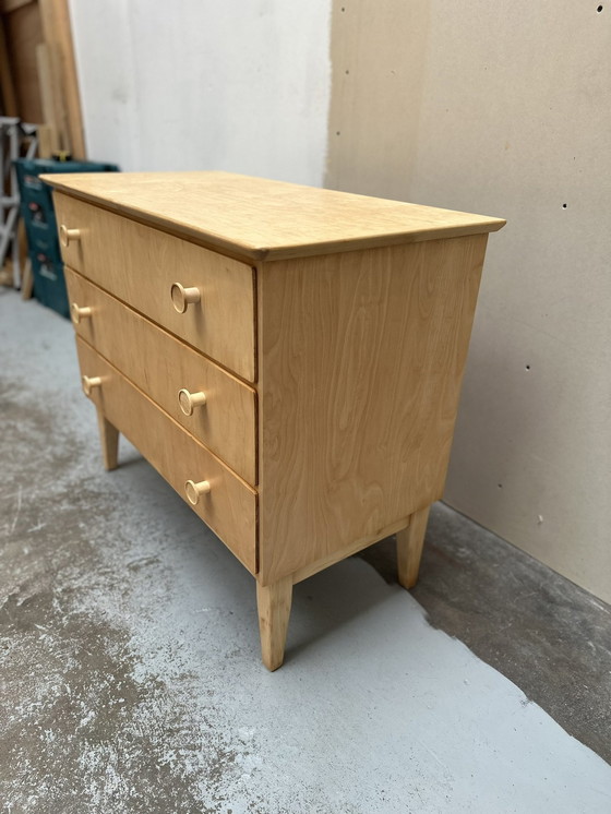 Image 1 of Mid Century Fosby Verken Vernieuwd Berken Dressoir