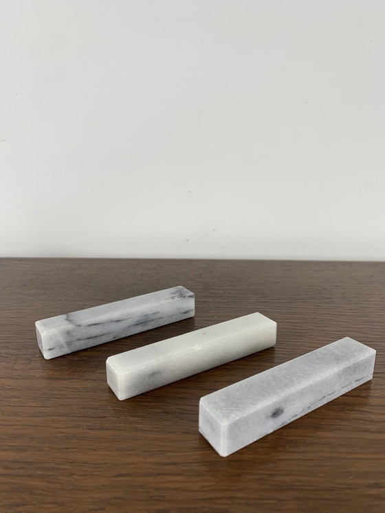 Image 1 of Set van 8 minimalistische wit marmeren messenhouders