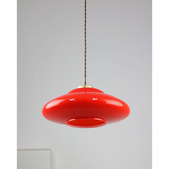 Image 1 of Mid Century rood glas en messing schotel hanglamp