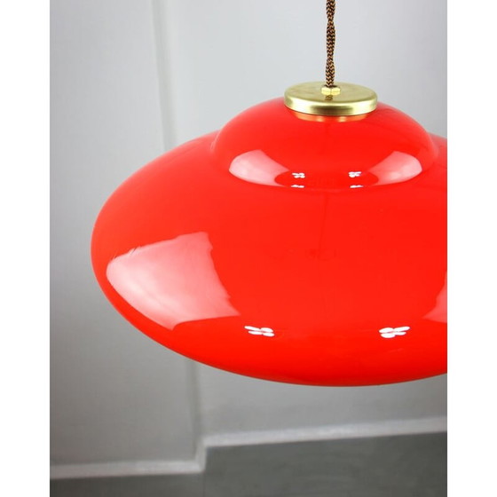 Image 1 of Mid Century rood glas en messing schotel hanglamp