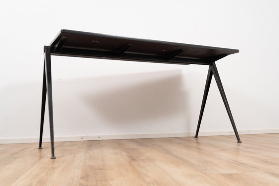 Image 1 of Piramide Kompas Tafel van Wim Rietveld