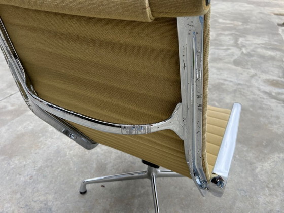 Image 1 of Vitra Eames Ea124 Lounge