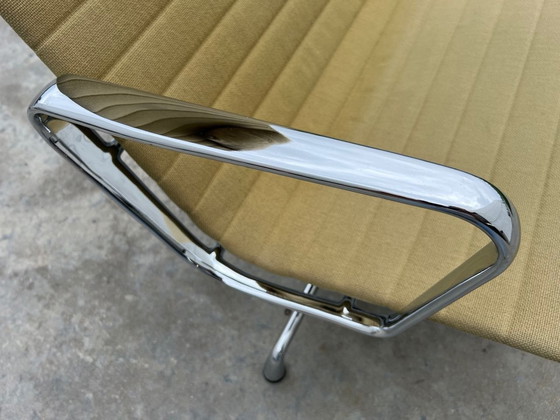 Image 1 of Vitra Eames Ea124 Lounge