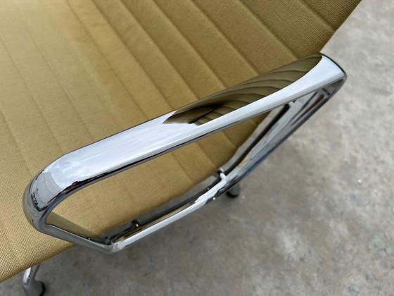 Image 1 of Vitra Eames Ea124 Lounge