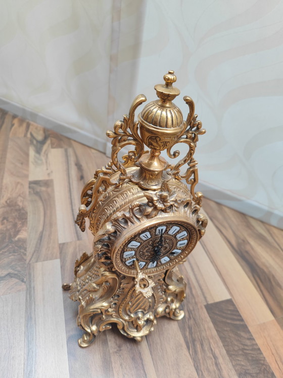 Image 1 of Enorme, rijk versierde pendule, messing, erfstuk