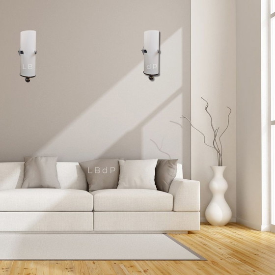 Image 1 of Paar vintage opaline wandlampen uit het ruimtetijdperk uit 1970