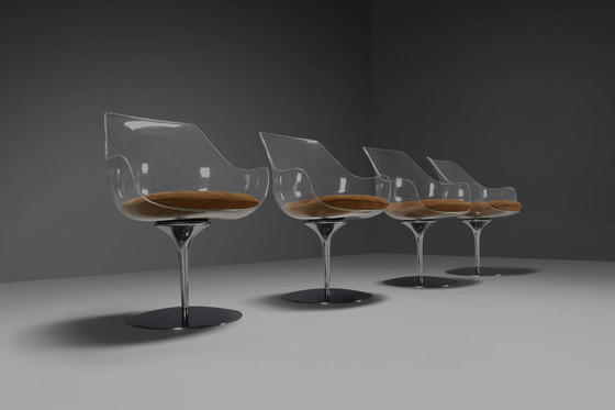 Image 1 of Vier Champagne Stoelen Van Estelle & Erwine Laverne In Suede En Lucite