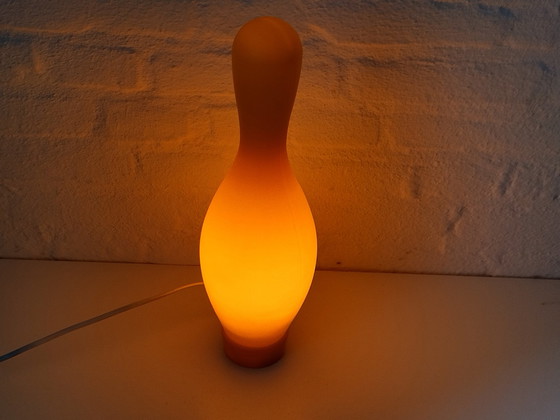 Image 1 of Knock-Off Bowling Pin Lamp – Josh Owen – Bozart – Geel