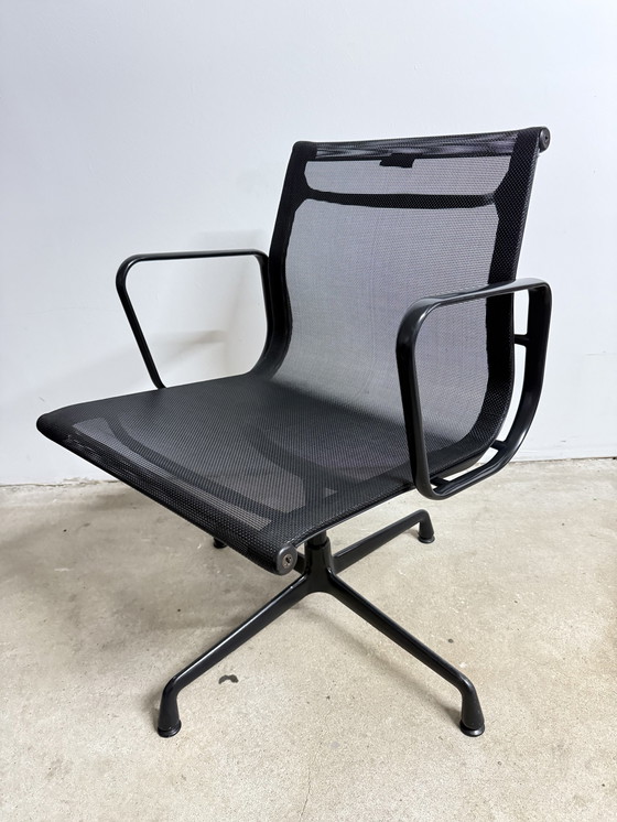 Image 1 of Vitra Eames Ea 108 Aluminium Stoel Zwart 3/3 Top & Origineel