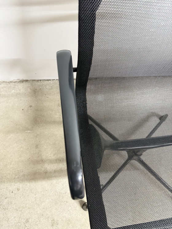 Image 1 of Vitra Eames Ea 108 Aluminium Stoel Zwart 3/3 Top & Origineel