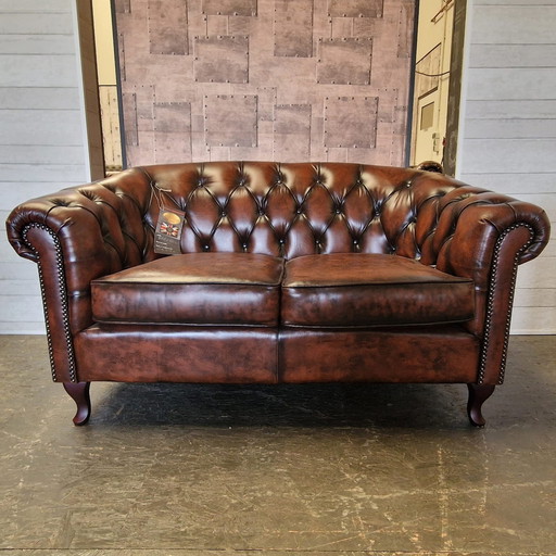 Hampton Chesterfield 2-Zits Bank – Antiek Bruin Leer