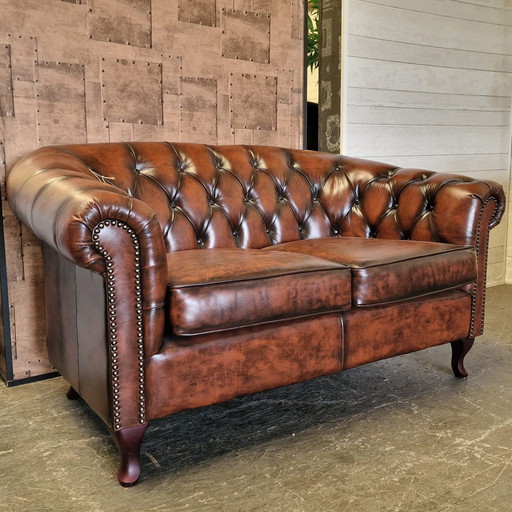 Hampton Chesterfield 2-Zits Bank – Antiek Bruin Leer