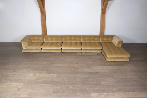 Image 1 of Eerste editie Mah Jong Sofa in beige fluweel van Hans Hopfer voor Roche Bobois, 1970S