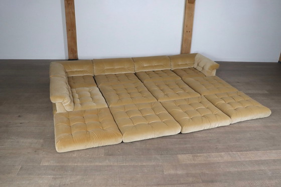 Image 1 of Eerste editie Mah Jong Sofa in beige fluweel van Hans Hopfer voor Roche Bobois, 1970S