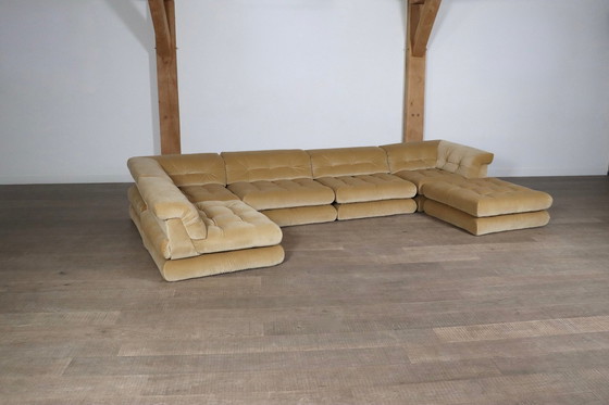 Image 1 of Eerste editie Mah Jong Sofa in beige fluweel van Hans Hopfer voor Roche Bobois, 1970S