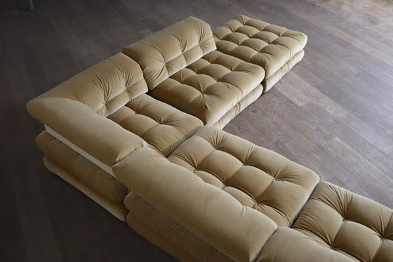 Image 1 of Eerste editie Mah Jong Sofa in beige fluweel van Hans Hopfer voor Roche Bobois, 1970S