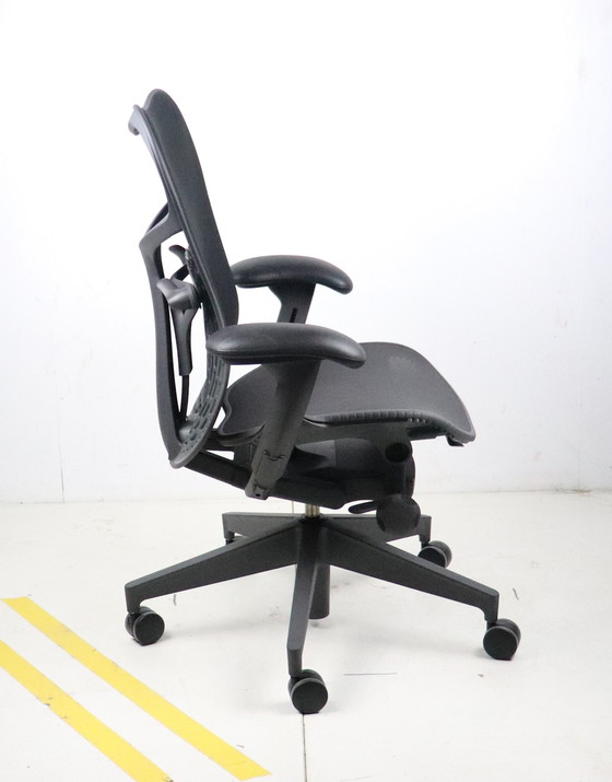 Image 1 of Herman Miller Mirra 2 - zwart