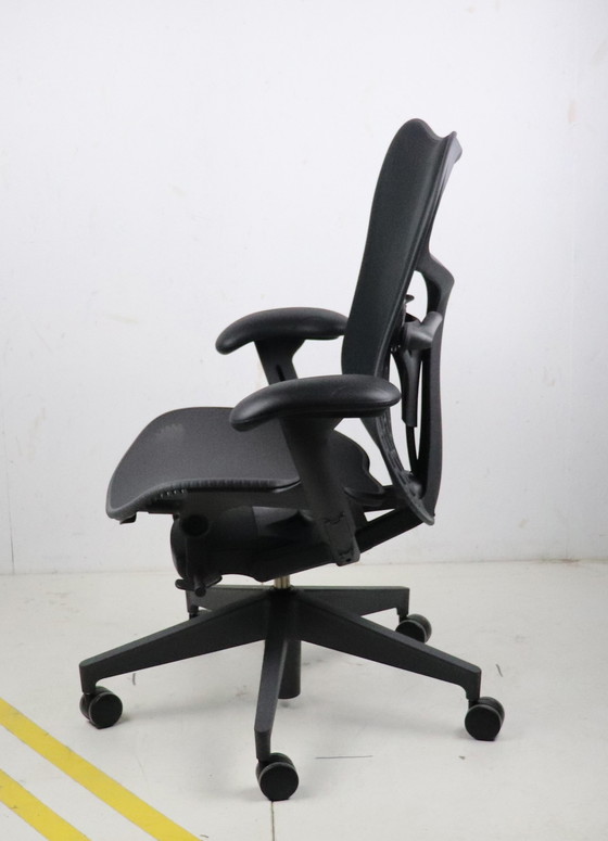 Image 1 of Herman Miller Mirra 2 - zwart