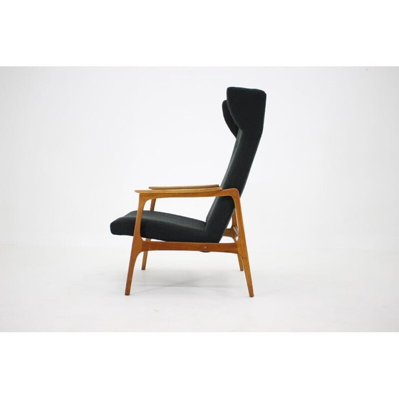 Image 1 of Vintage eikenhouten Wing fauteuil in bouclé, Tsjecho-Slowakije 1960