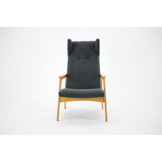 Image 1 of Vintage eikenhouten Wing fauteuil in bouclé, Tsjecho-Slowakije 1960