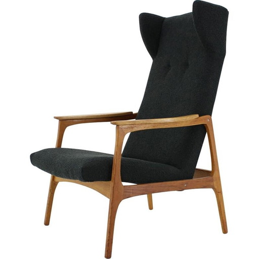 Vintage eikenhouten Wing fauteuil in bouclé, Tsjecho-Slowakije 1960