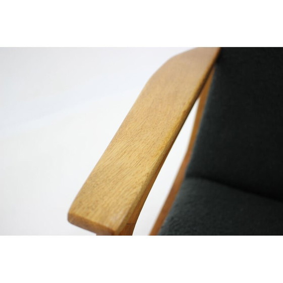 Image 1 of Vintage eikenhouten Wing fauteuil in bouclé, Tsjecho-Slowakije 1960