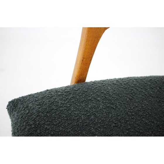 Image 1 of Vintage eikenhouten Wing fauteuil in bouclé, Tsjecho-Slowakije 1960
