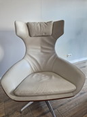 Leolux Caruzzo fauteuil + hocker