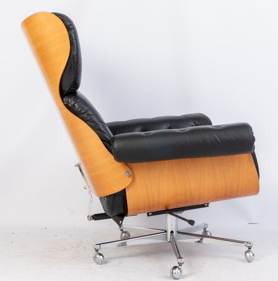 Image 1 of Martin Stoll voor Giroflex Fauteuil plus Hocker