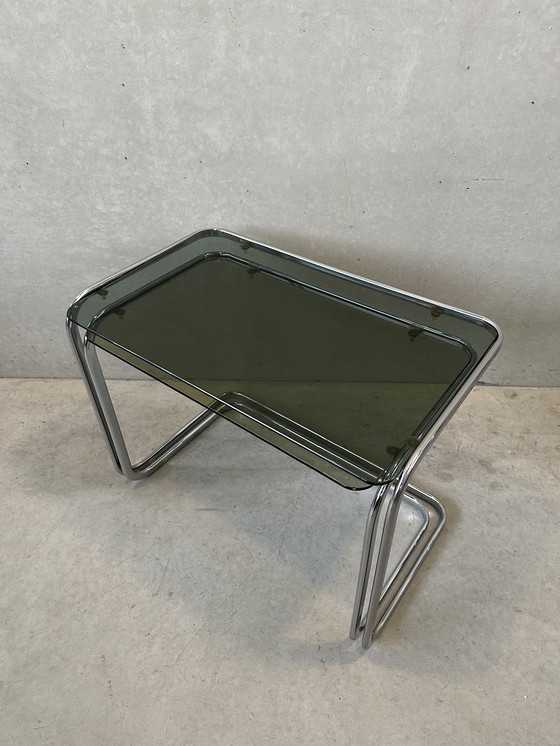 Image 1 of 2 glazen bijzettafels / nesting tables