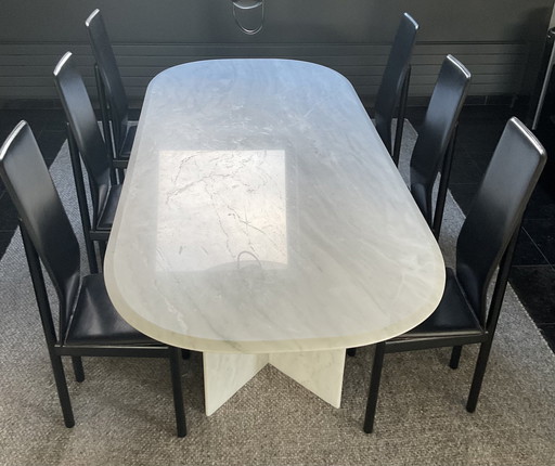 Eettafel Uit Carrara Marmer