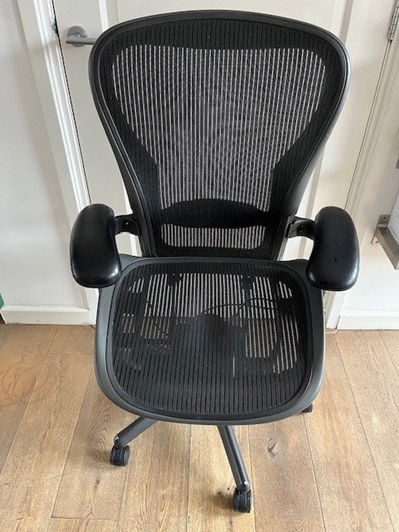 Image 1 of Herman Miller bureaustoel model Aeron grafiet