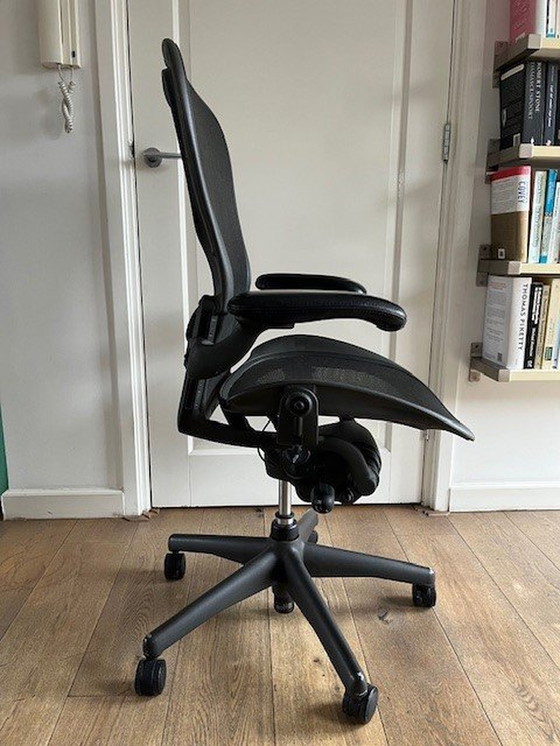 Image 1 of Herman Miller bureaustoel model Aeron grafiet