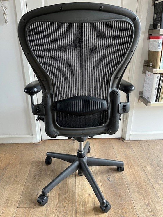 Image 1 of Herman Miller bureaustoel model Aeron grafiet