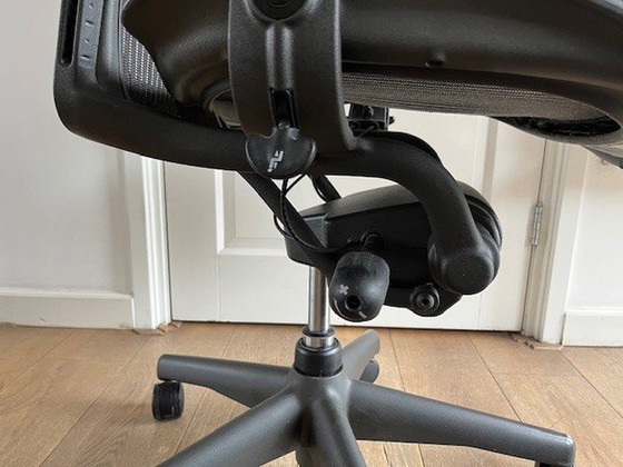 Image 1 of Herman Miller bureaustoel model Aeron grafiet