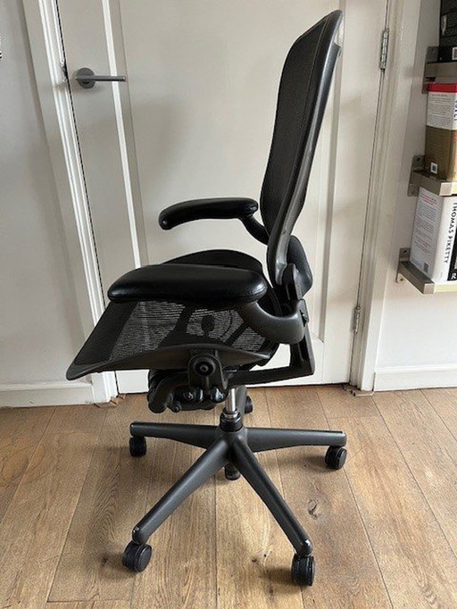 Herman Miller bureaustoel model Aeron grafiet